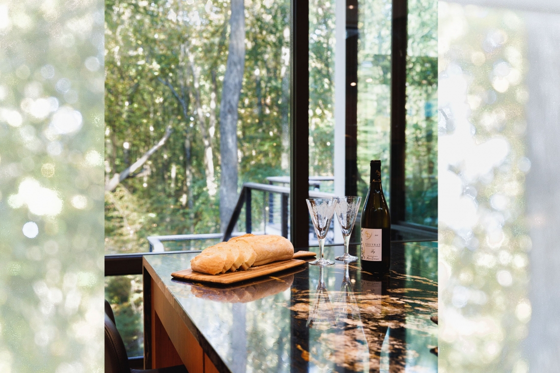 kitchen-open-glass-wall-to-view-black-granite-luxury-1100x733.jpg